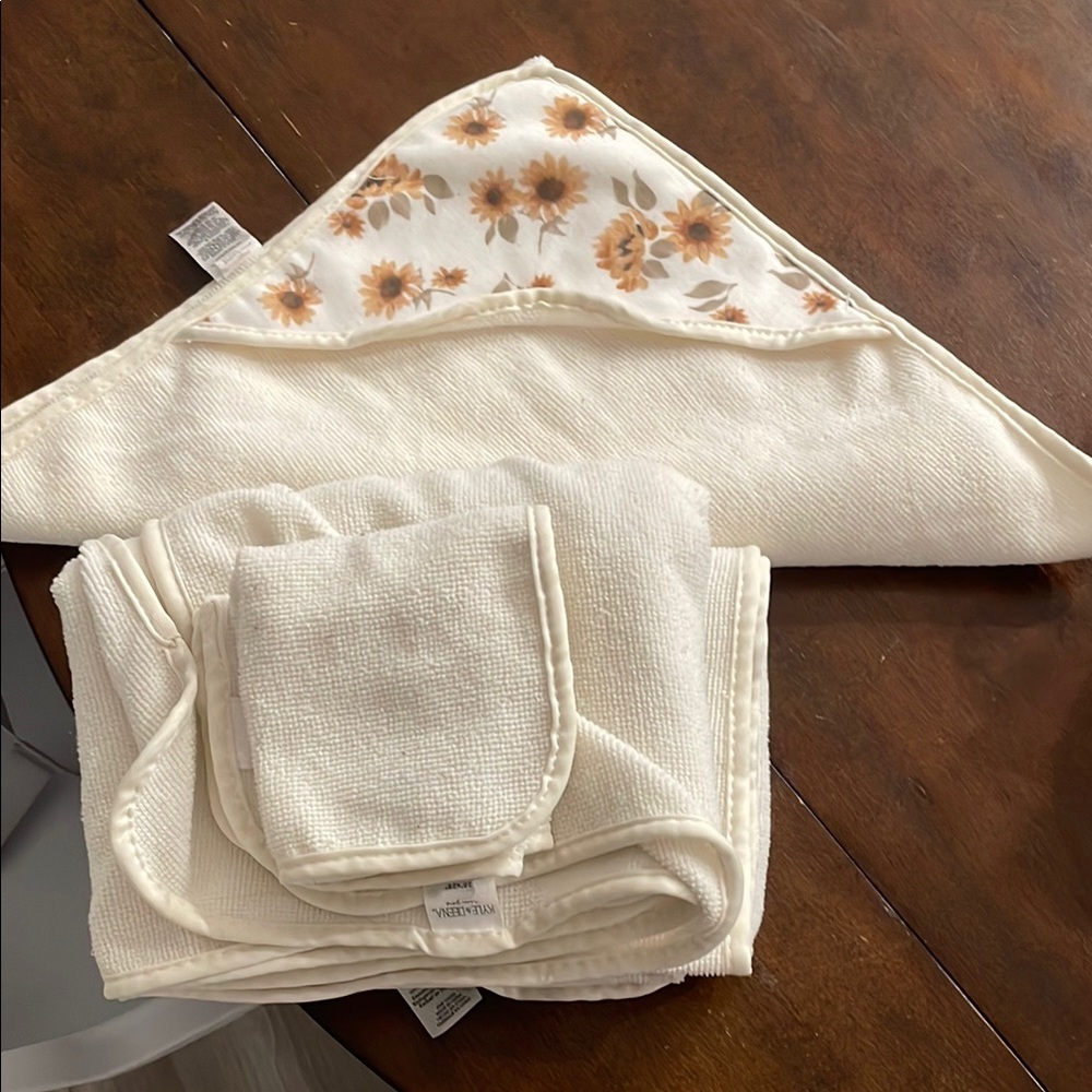 Floral Cream Hooded Baby Towel Set